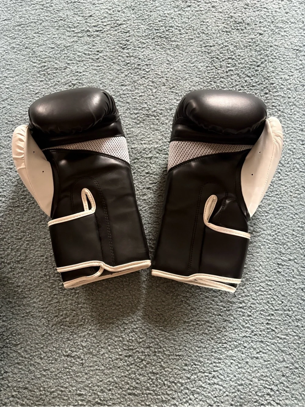 Classic Boxing Gloves 9 Round Worn Once
